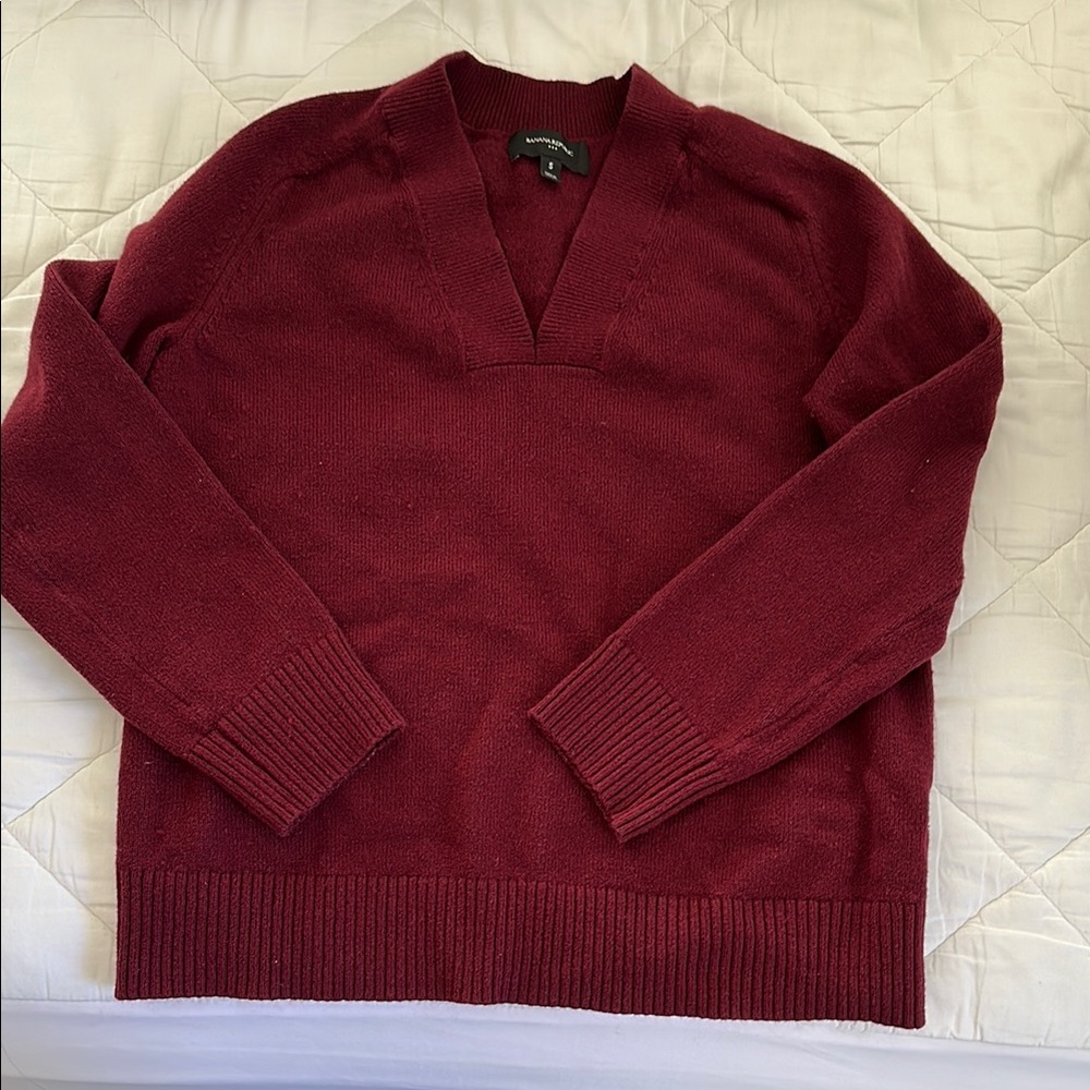 Women’s Banana Republic Factory V-Neck Burgundy Sweater